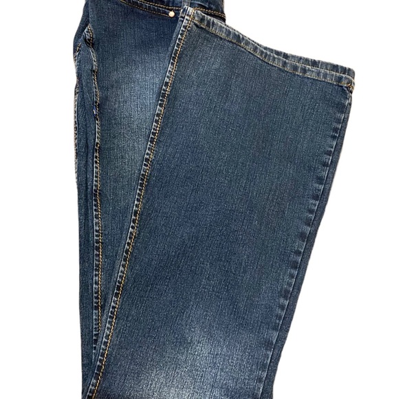Big Seven | Flare Leg Jeans - Picture 3 of 10